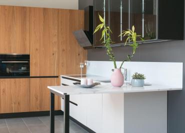 Kuchyňa Biela Lesk | Dyha Dub | Silestone Calacatta Gold