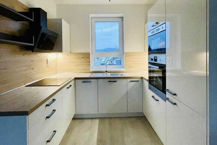 White High Gloss / Oak Arlington | Modern style / Prešov - Sabinovská