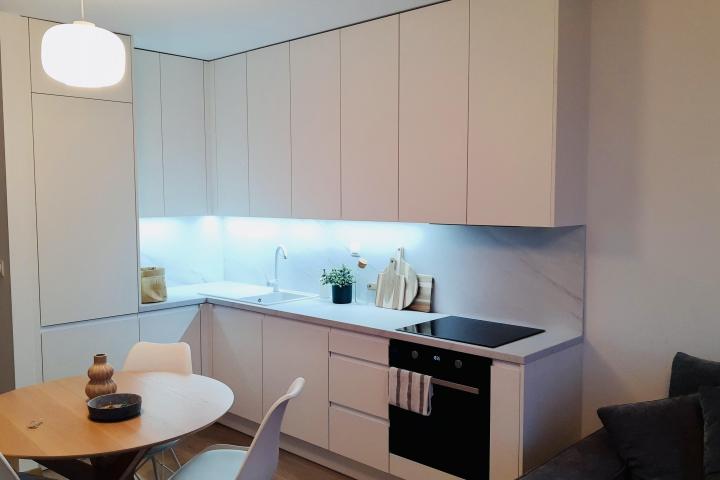 White laminate / white levanto marble / laser edge | Modern style / Bratislava