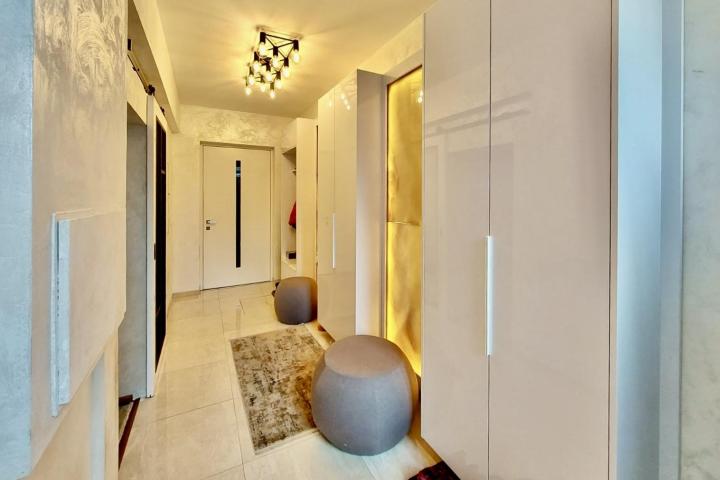 Hallway / glossy white | Trnava
