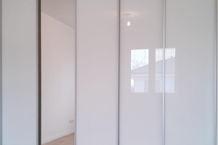 Built-in wardrobe / LACOBEL white gloss | Bernolákovo
