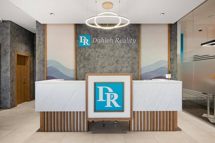 Custom-made reception desk / Glossy white acrylic / Levanto marble | Bratislava
