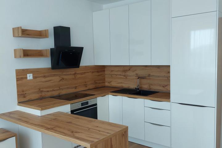 White glossy / Wotan oak | Modern Style / Nitra - Zelené Dvory