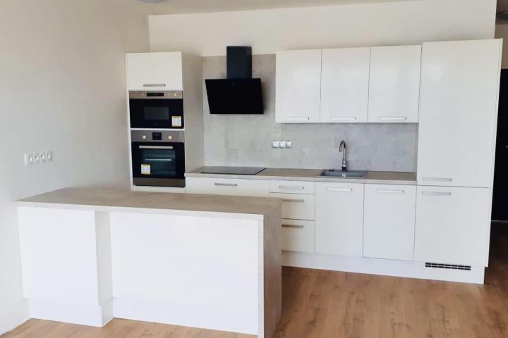 White glossy / Chromix silver | Modern style / Bratislava