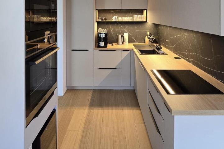 Custom kitchen unit / Kashmir / Natural Hickory Oak / Laser Edge | Modern style / Bratislava